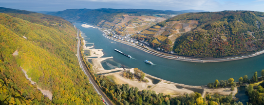 Aerial Panoramablick über Fluss Rhein, Deutschland